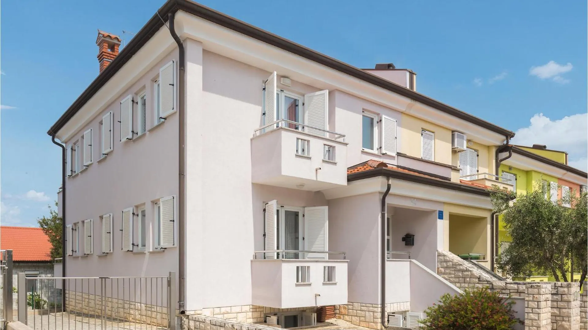 Holiday home Nice Home In Crveni Vrh With House Sea View