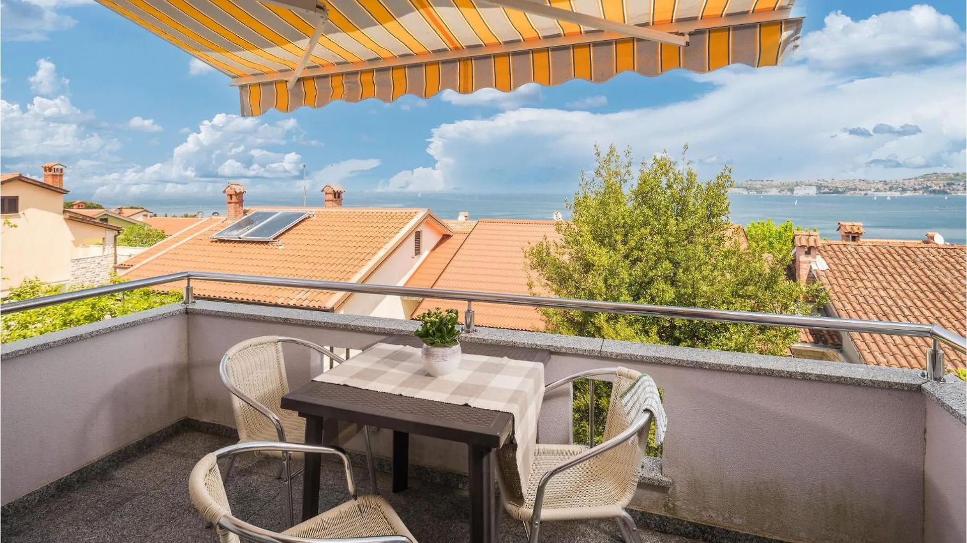 Nice Home In Crveni Vrh With House Sea View