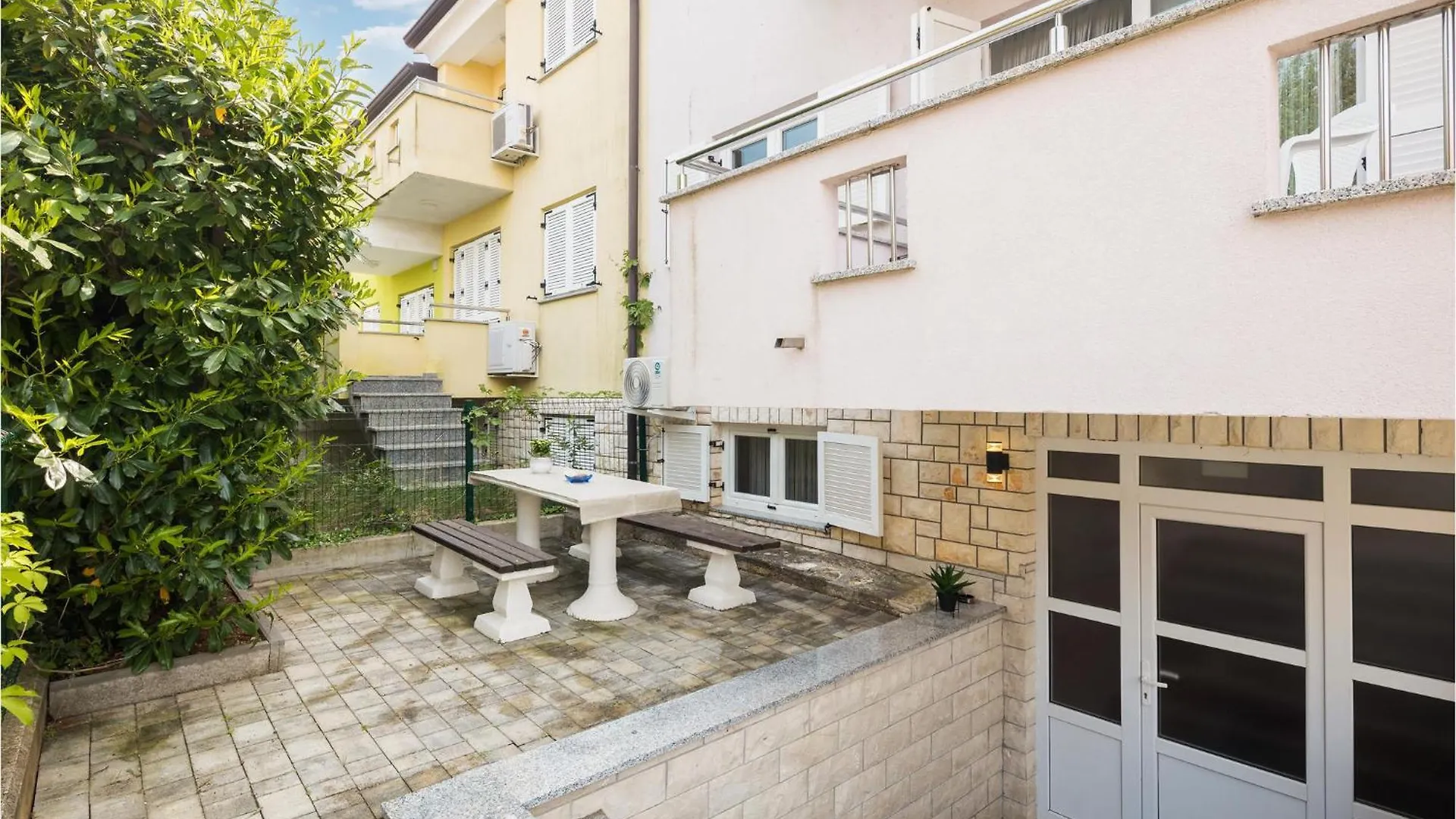 Nice Home In Crveni Vrh With House Sea View Holiday home