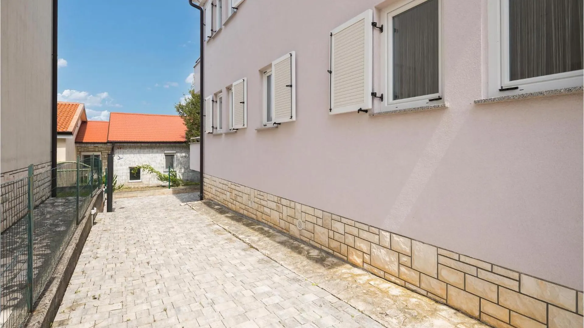 Holiday home Nice Home In Crveni Vrh With House Sea View