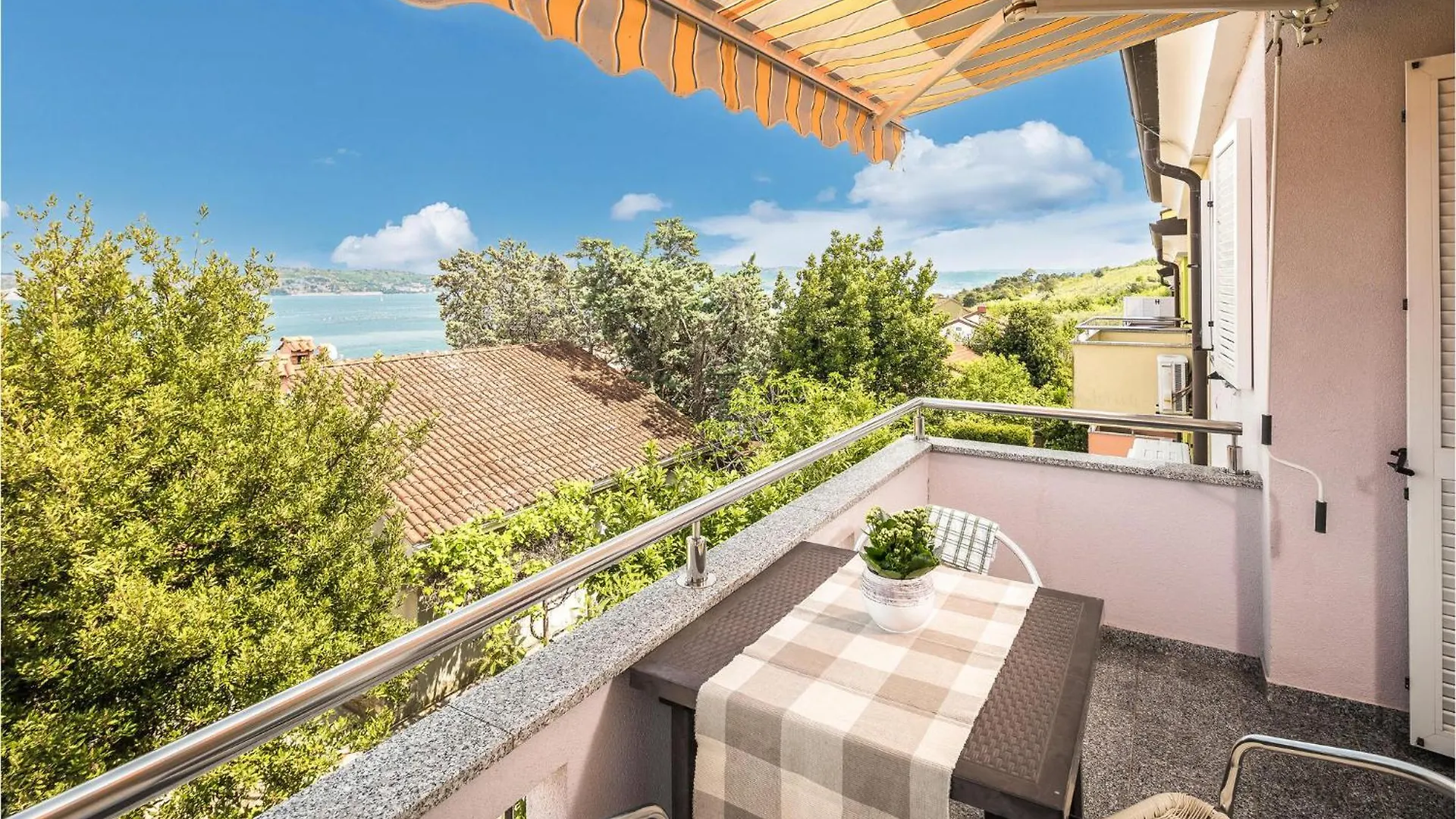 Nice Home In Crveni Vrh With House Sea View Holiday home
