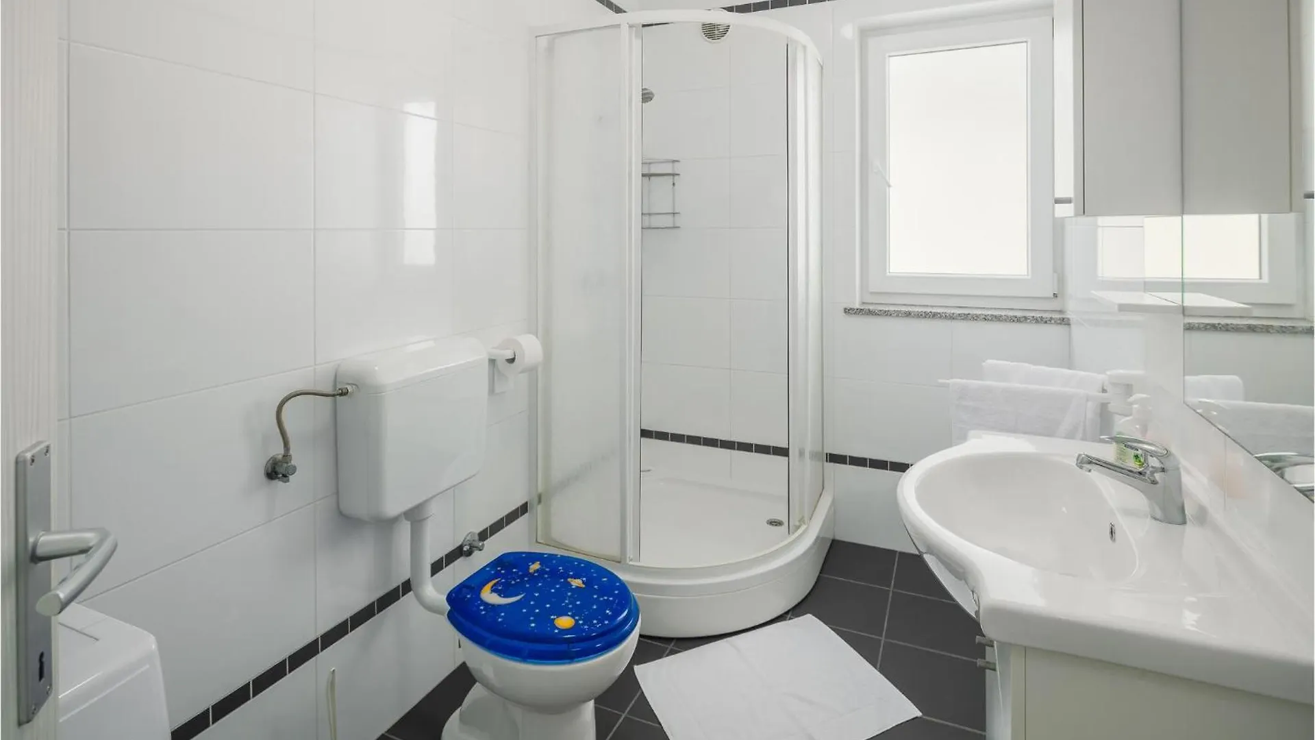 Nice Home In Crveni Vrh With House Sea View 0*,