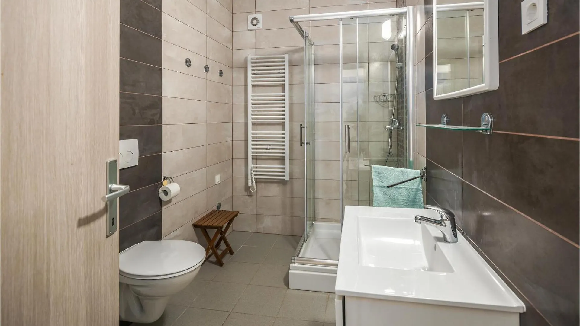 Nice Home In Crveni Vrh With House Sea View